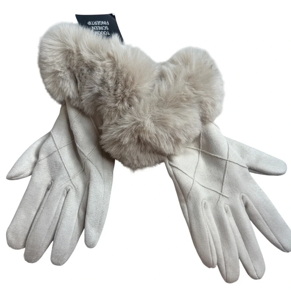 Top It Off Cream Faux Suede Quilted Gloves Faux Fur Trim Touch Screen flirty
